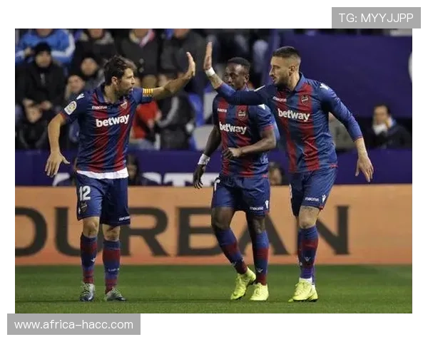 足球明星莱万特的辉煌历程与未来展望解析