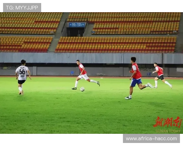 足球明星赛场高清瞬间展现球技与激情的完美结合