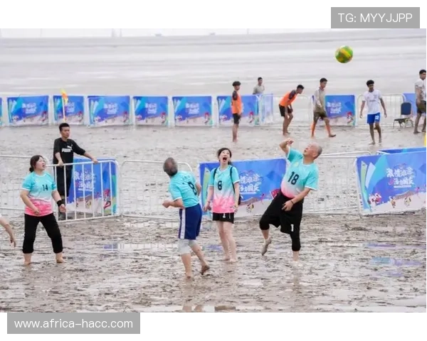 帅气足球明星赤脚奔跑展现无畏精神与自然之美